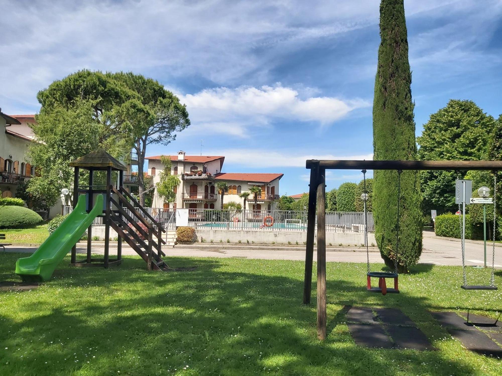 I Limoni Bilocale In Residence Con Piscina Peschiera del Garda Zewnętrze zdjęcie
